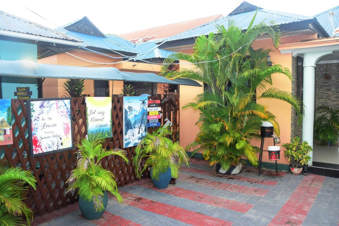 Travellers Home ダル・エス・サラーム エクステリア 写真