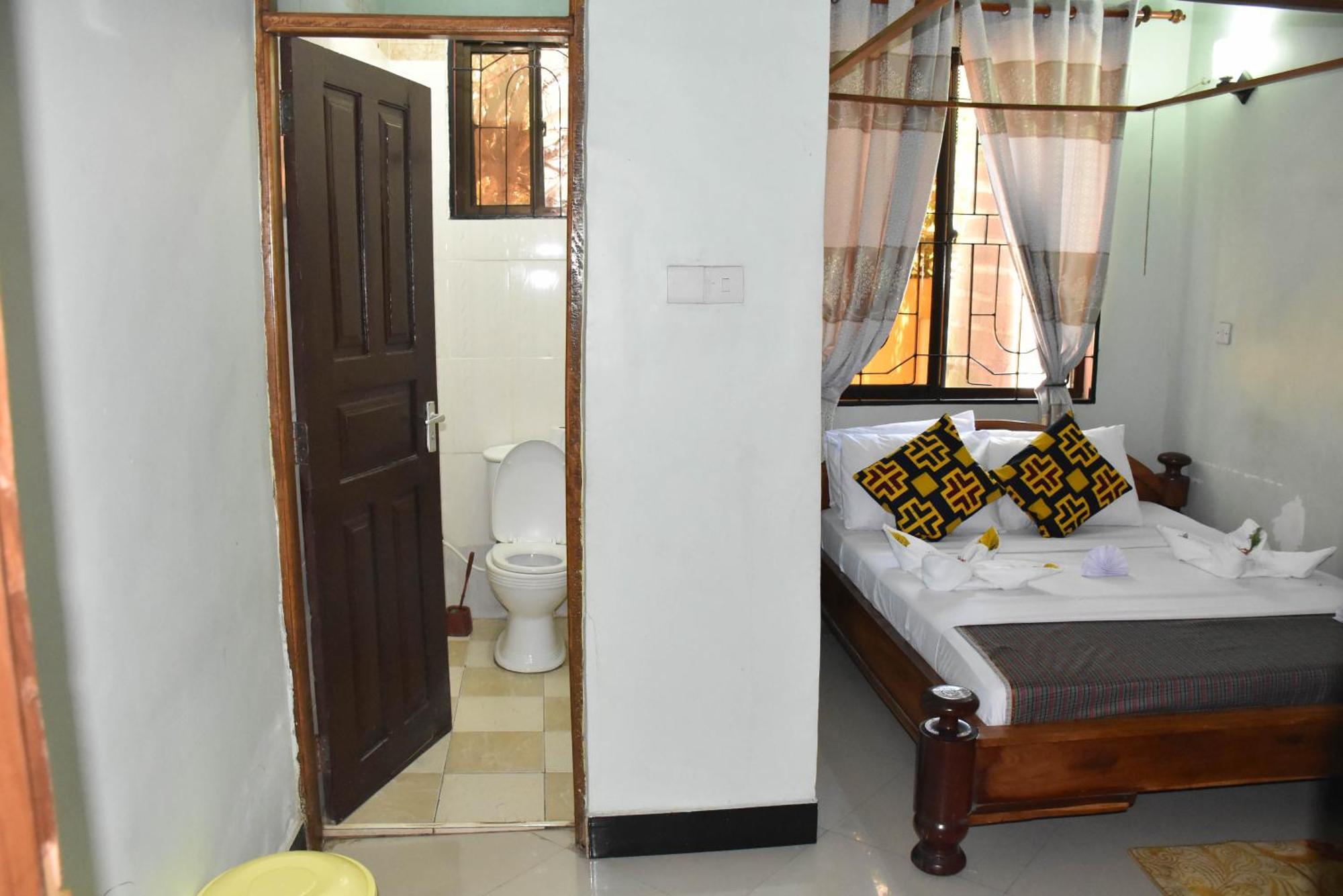 Travellers Home ダル・エス・サラーム エクステリア 写真