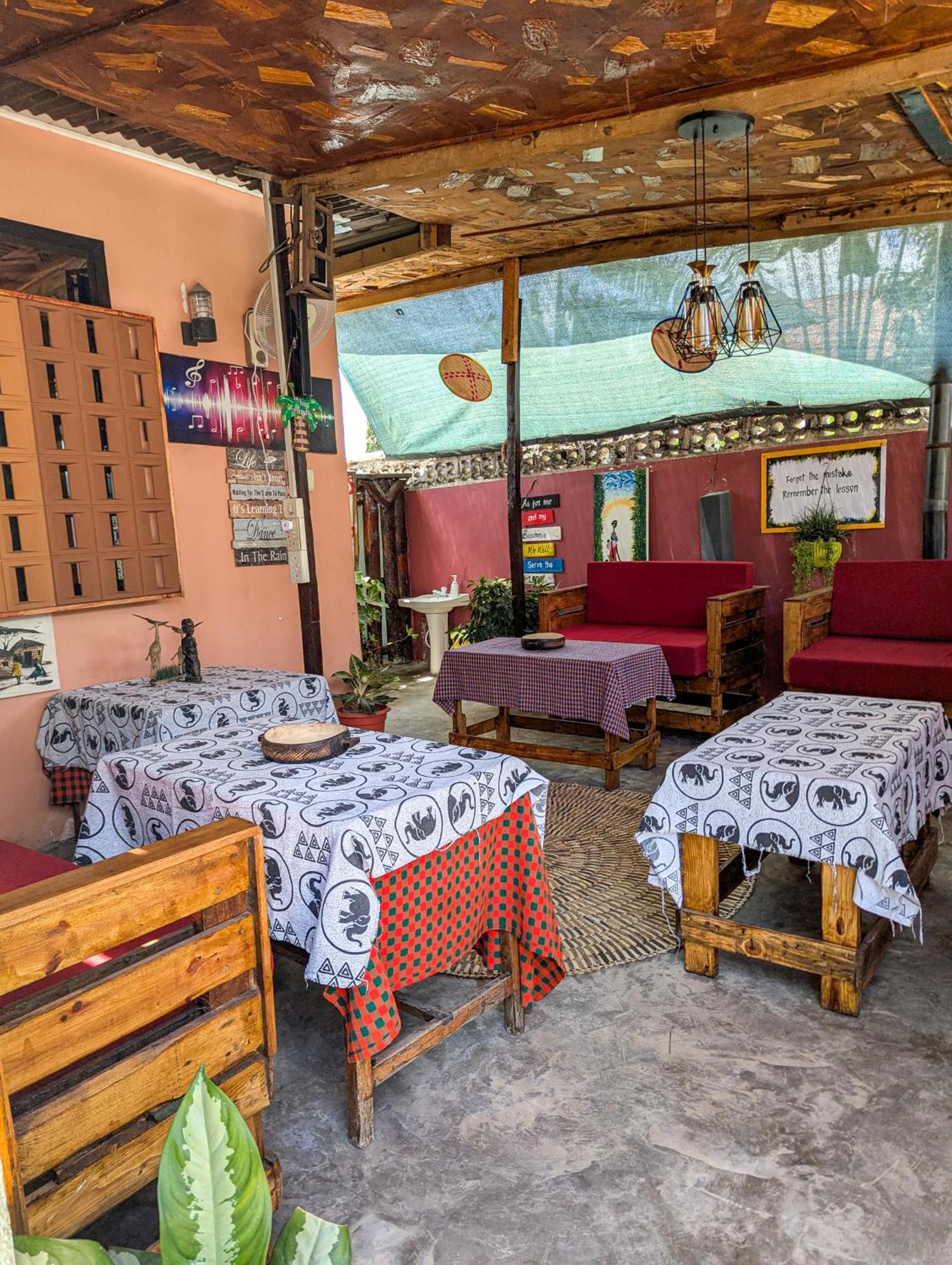 Travellers Home ダル・エス・サラーム エクステリア 写真